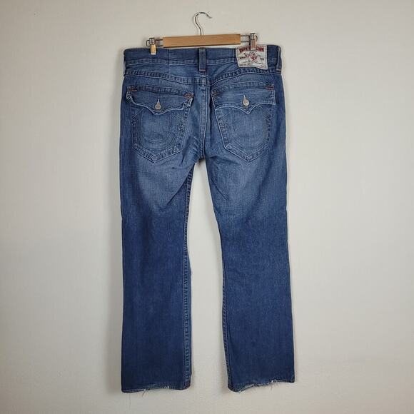 True Religion Ricky Jeans 36x32 Blue Denim Straight Leg Relaxed Whiskers Y2K - Picture 3 of 13